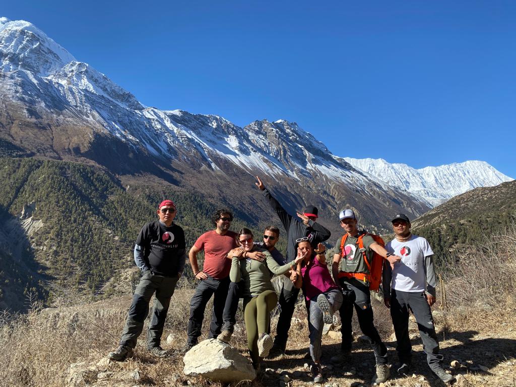 Group-photo-with-snow-capped-mountain-background-Annapurna-Circuit-Nepal.jpg