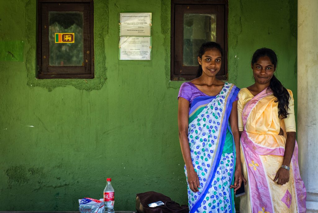 Sri-Lanka-Local-Women-1024x684.jpg