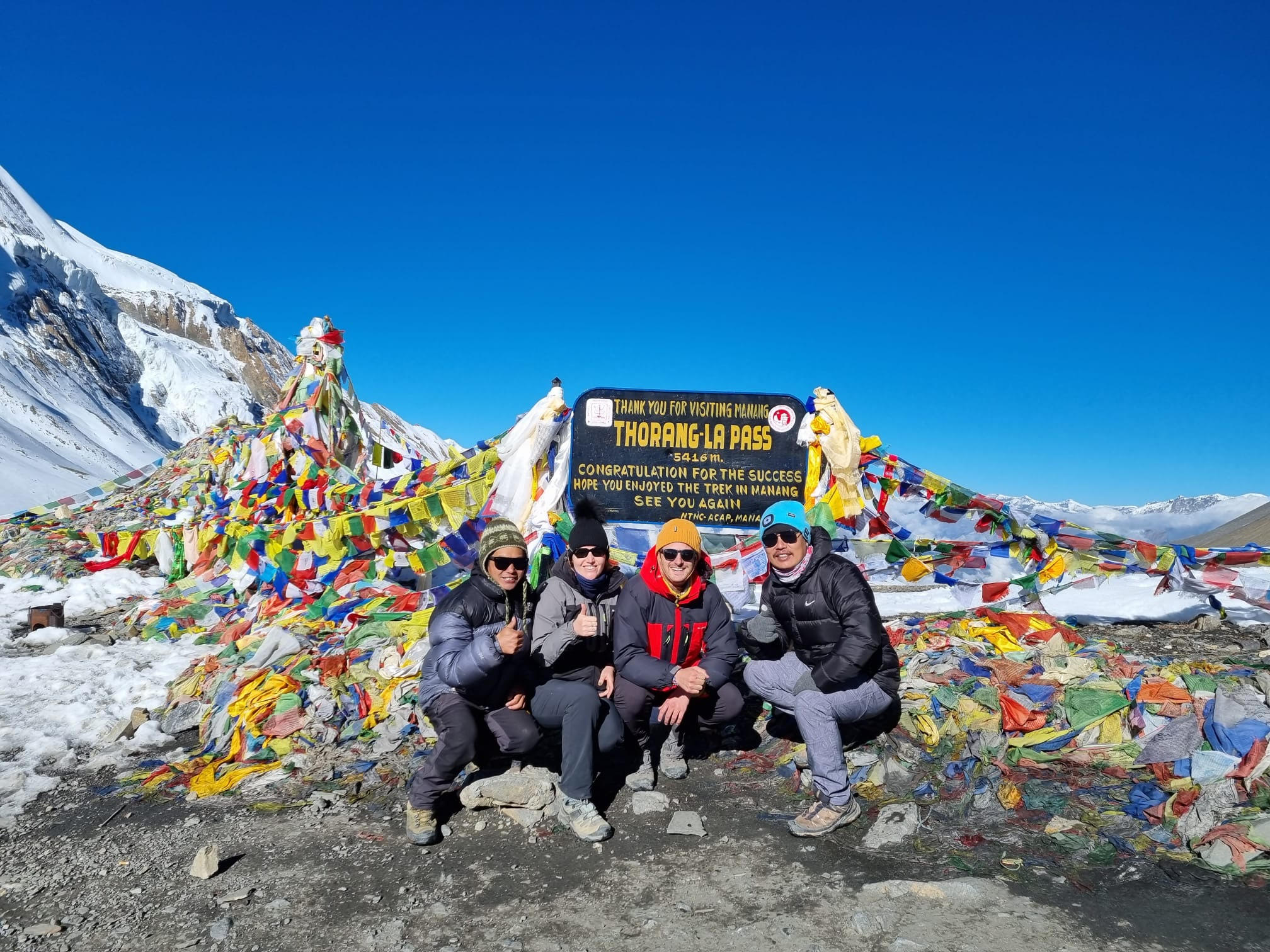 Annapurna Circuit Thorung La group pic