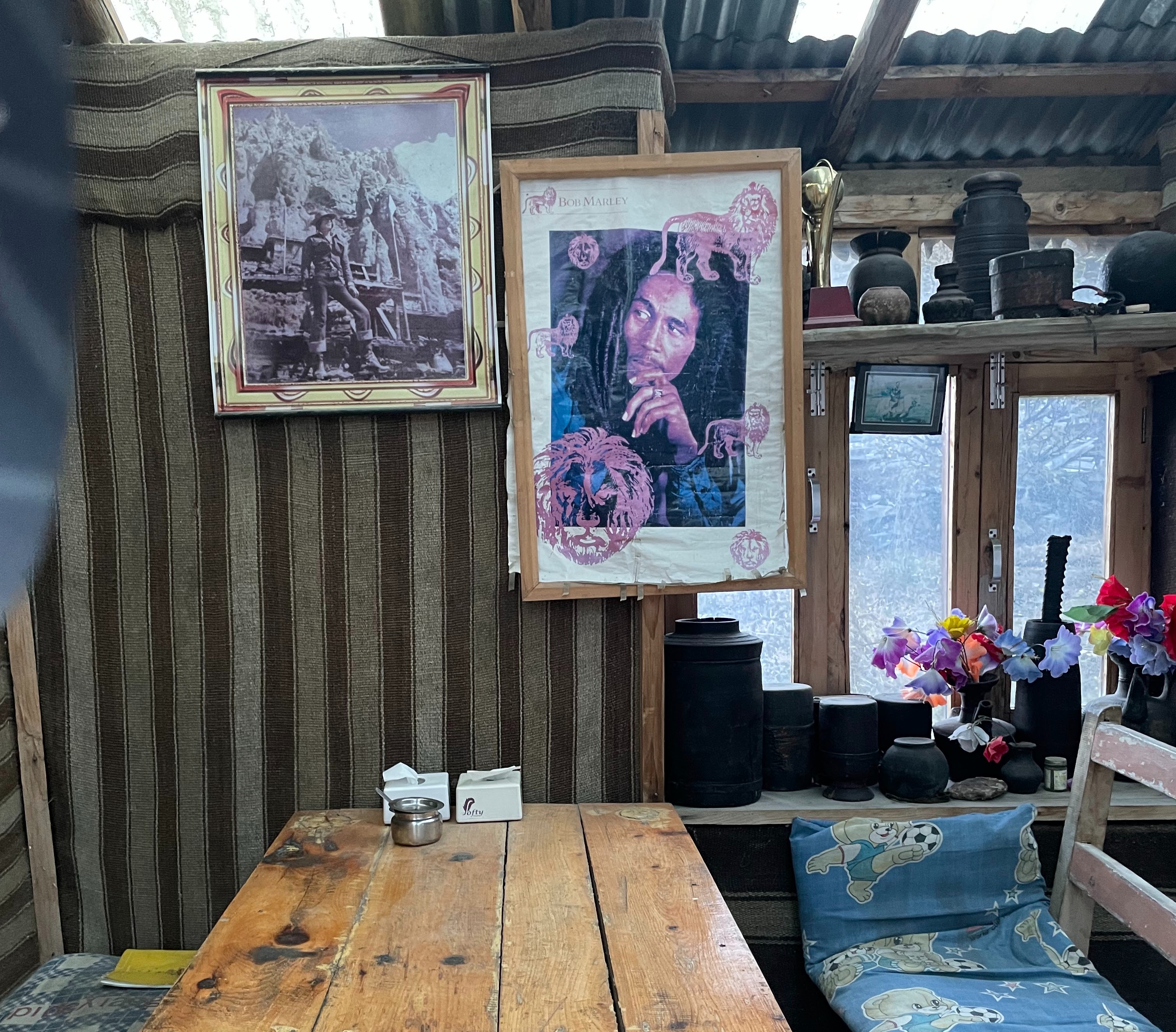 Vonie and Amanda. Dining room teahouse Annapurna Circuit