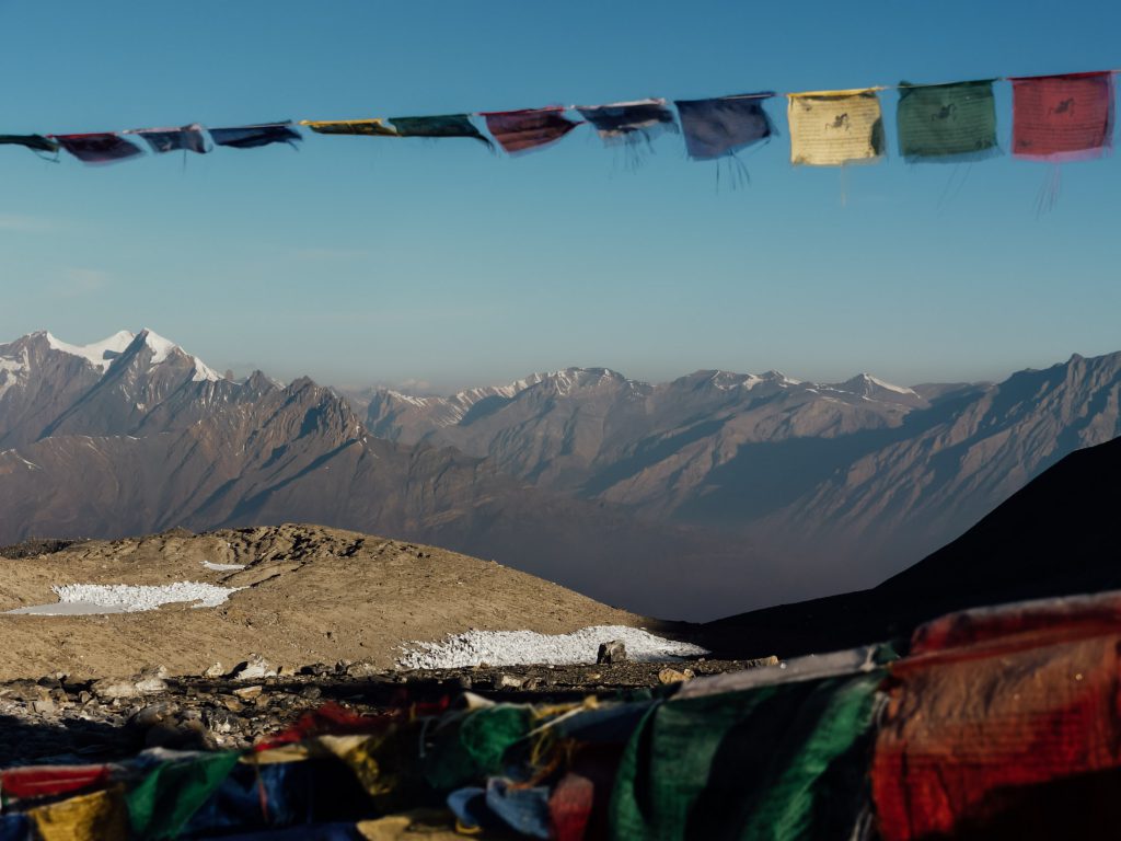 preyer-flags-over-the-valley-on-Annapurna-circuit-trek-1024x768.jpg