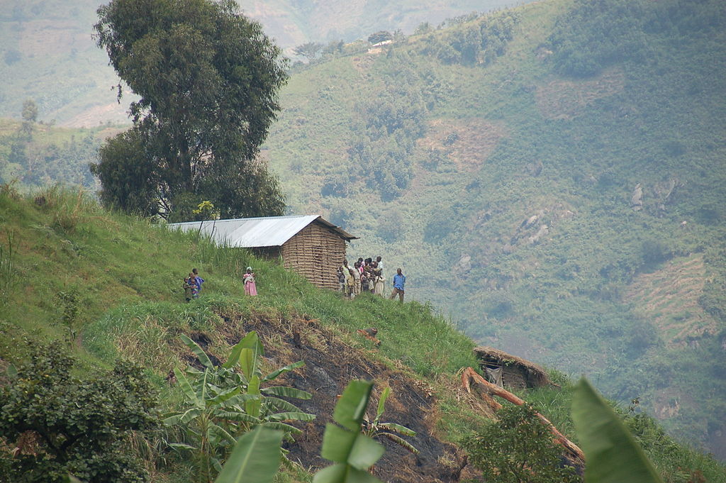 House_on_ledge_in_Kasese-Rwenzori-Uganda.jpg