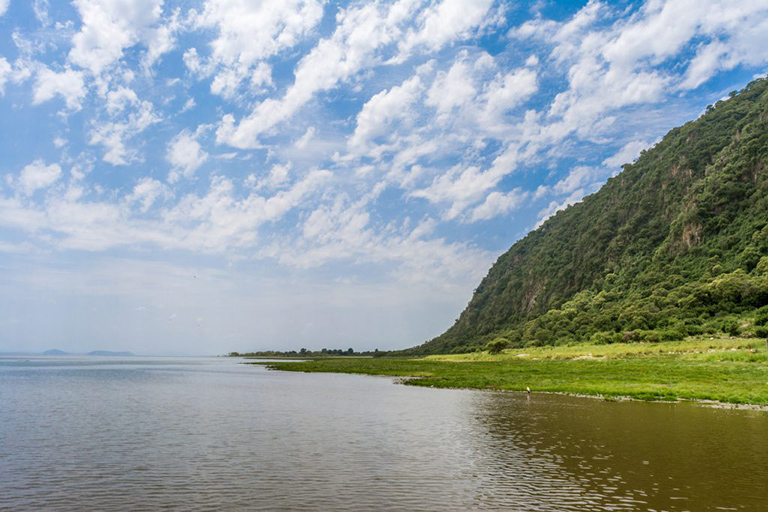Lake-Manyara-escarpment.jpg