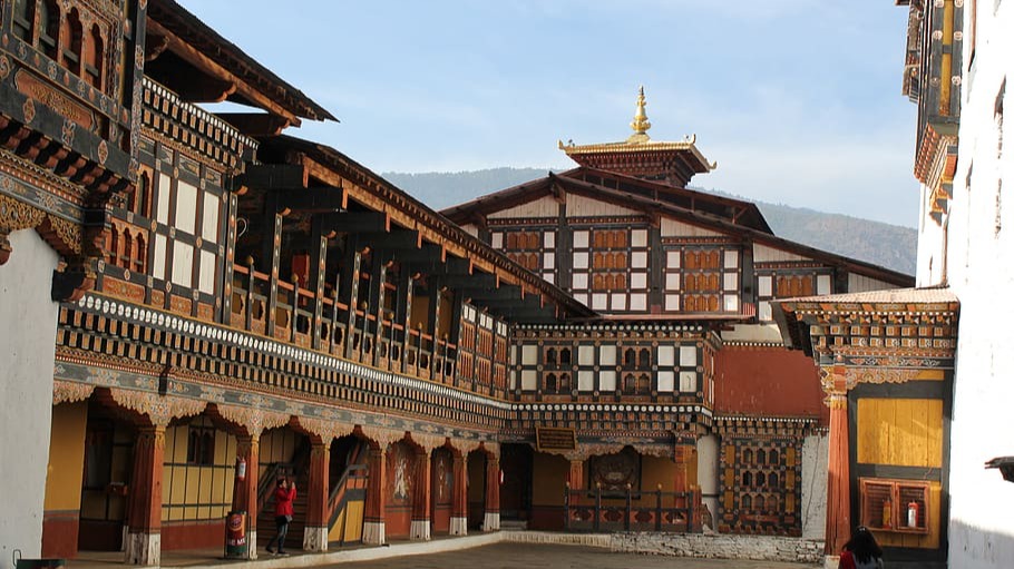 Courtyard-of-Rinpung-Dzong-Paro-District.jpg