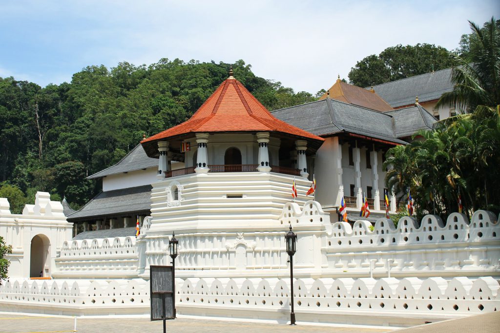 Temple-of-the-Tooth-in-Kandy-Sri-Lanka-1024x682.jpg