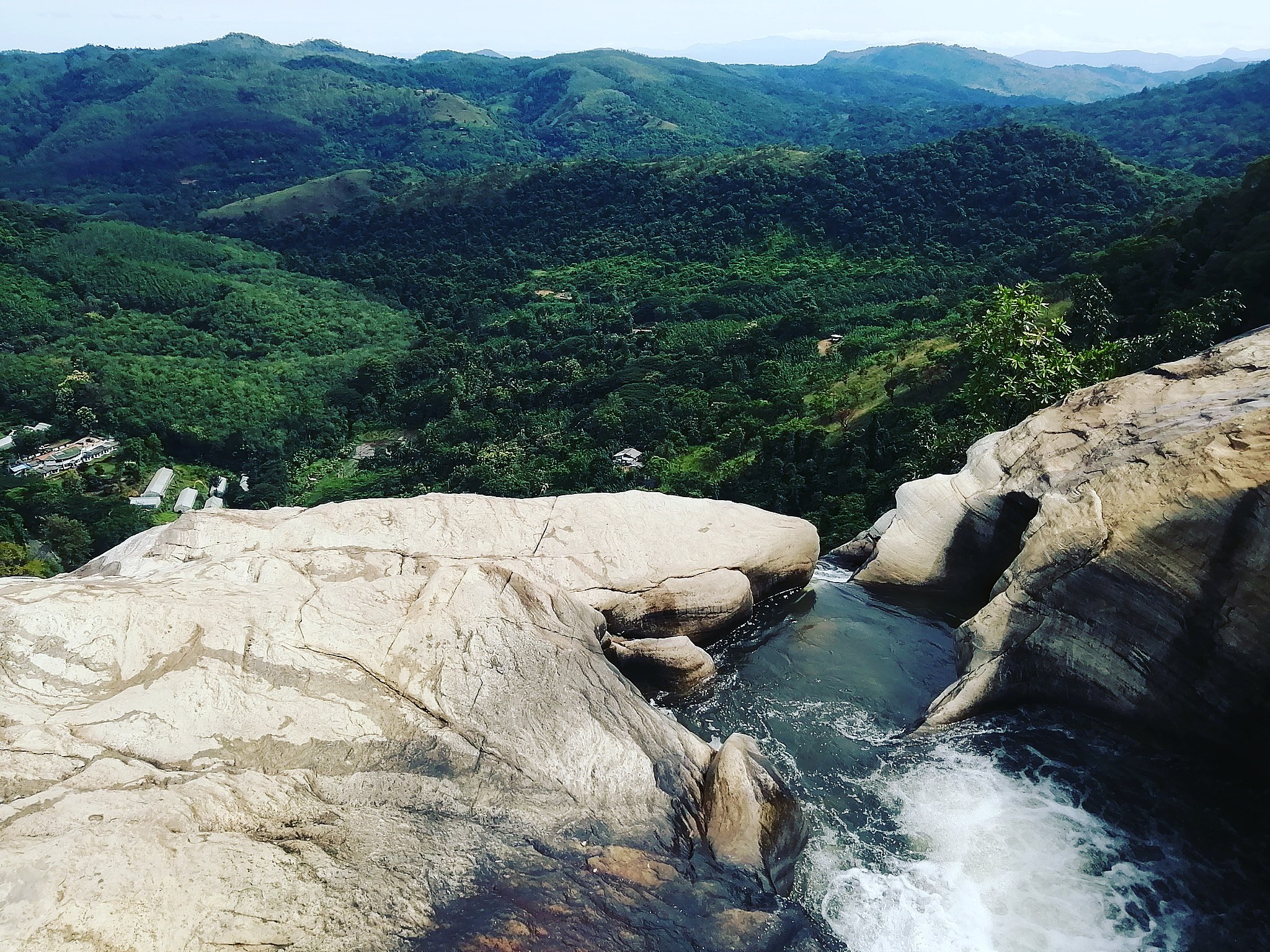Diyaluma Falls
