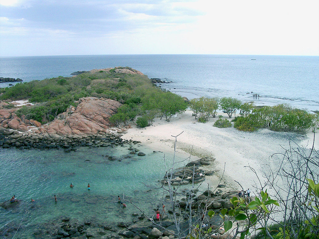 Sri_Lanka-Trincomalee-Pigeon_Island.jpeg