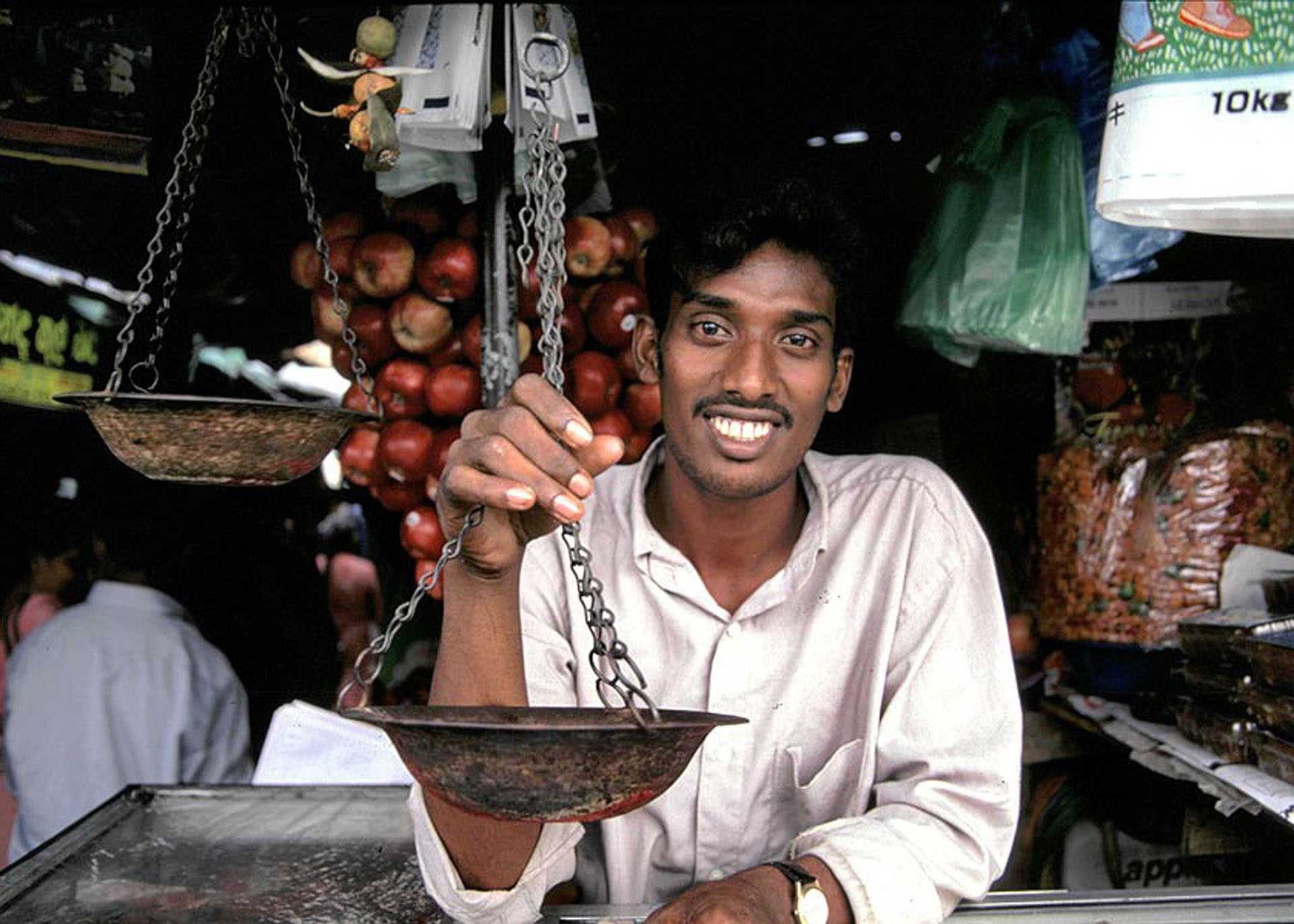 Shopkeeper-in-Sri-Lanka.jpg