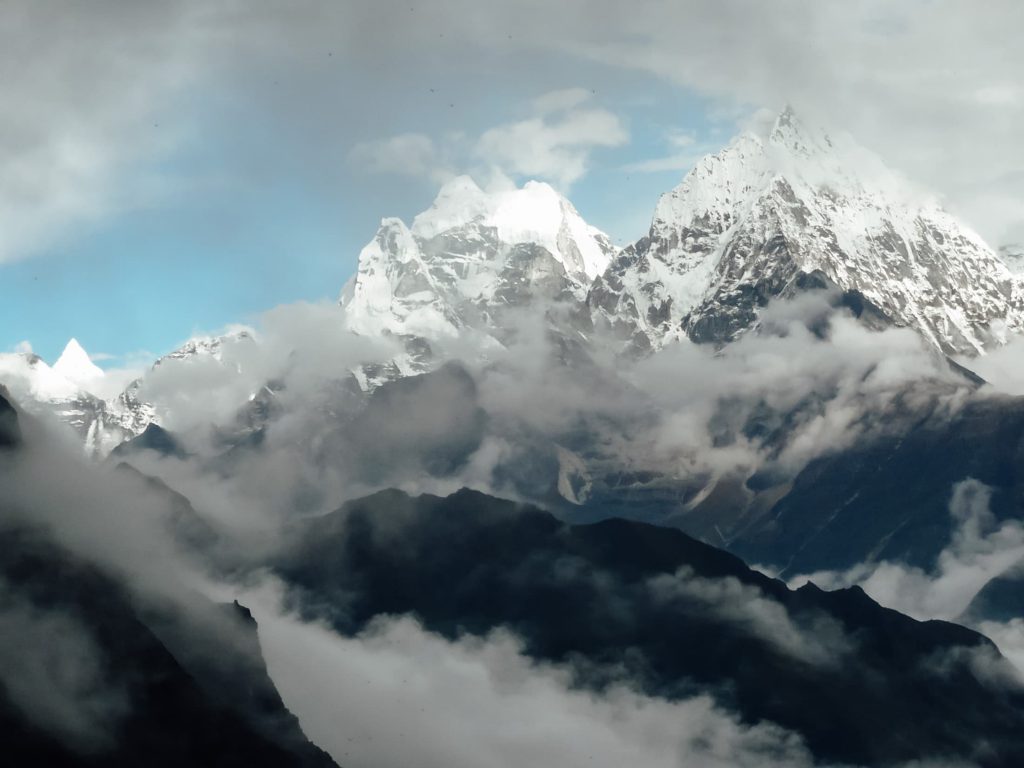 Everest-Base-Camp-trek-snow-covered-mountains--1024x768.jpg