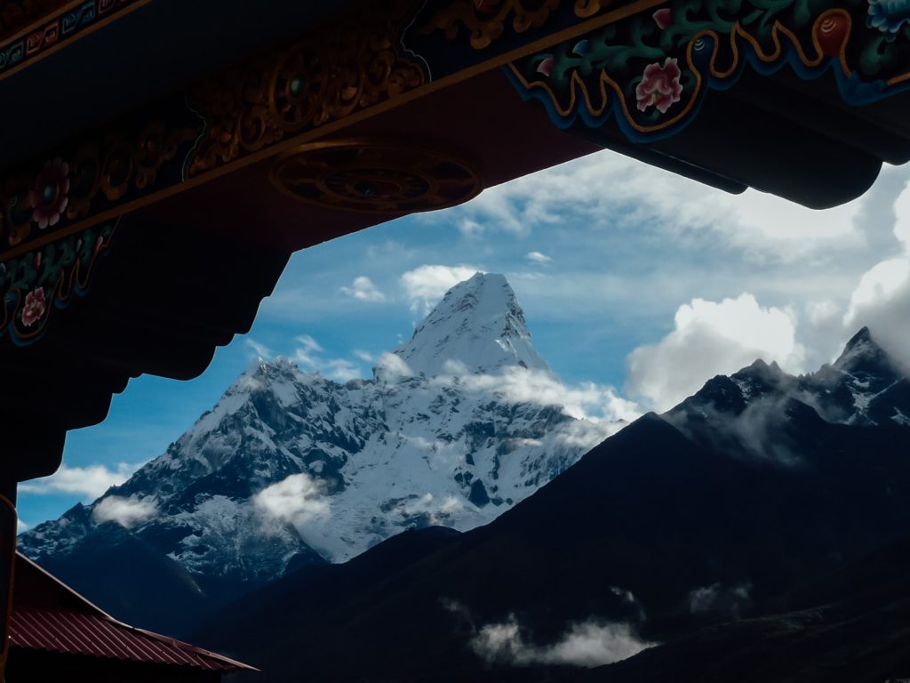Sight-og-mountain-peak-around-Everest-Base-Camp-trek-1024x768.jpg