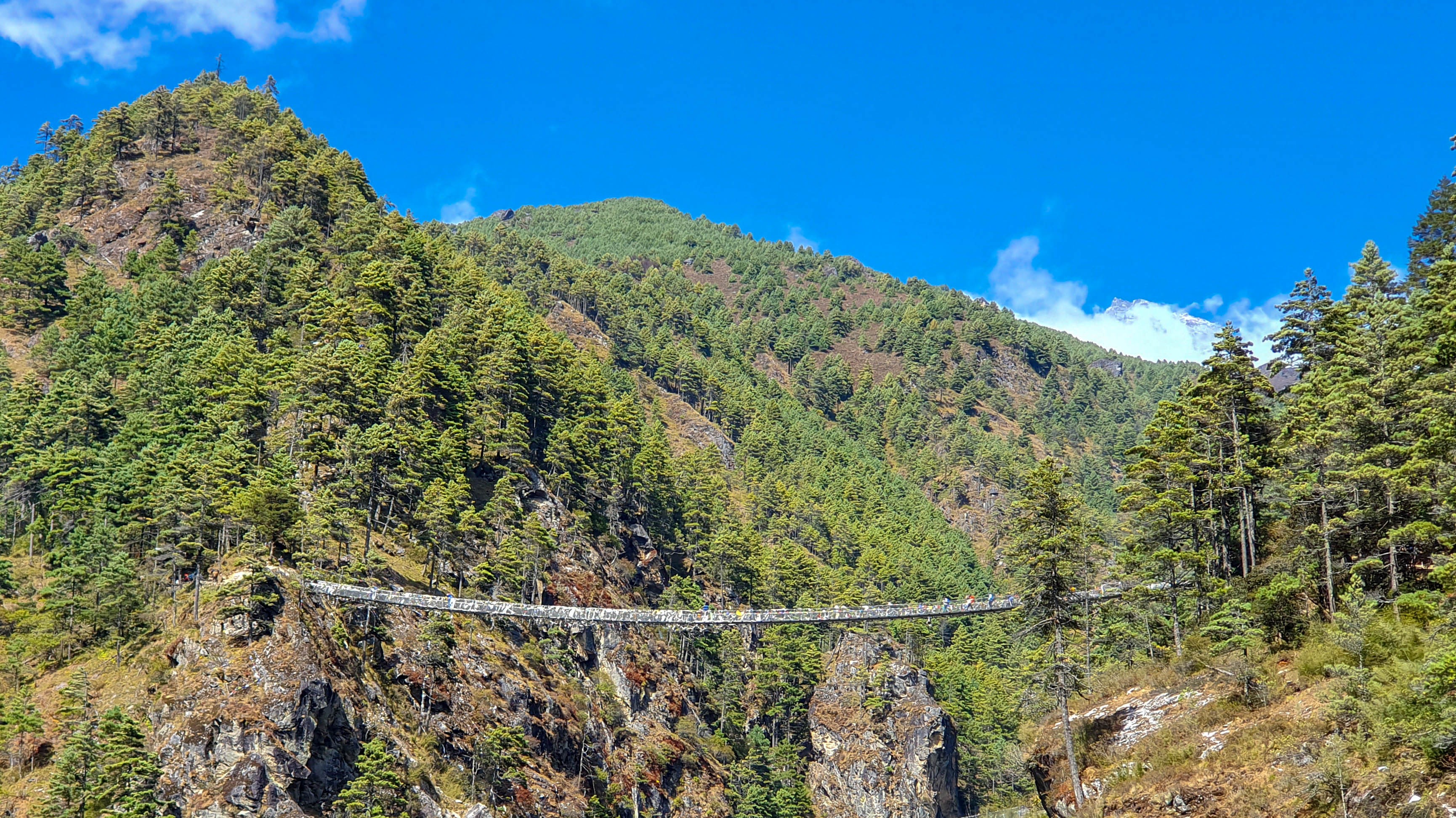 Pur. Hillary Bridge. EBC trek. Nepal