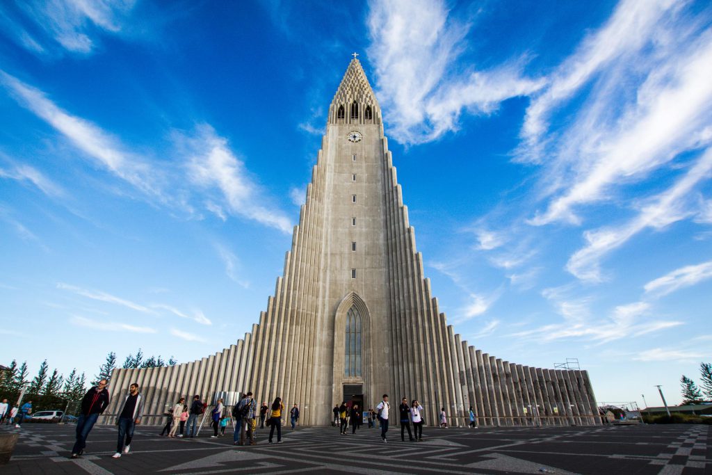 People-Hallgrimskirkja-Church-Reykjavík-Iceland