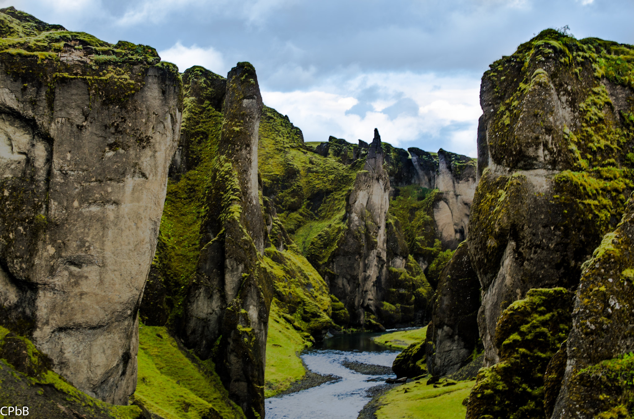 Fjadrárgljúfur in Iceland | Image by B. Kingsley on Flickr