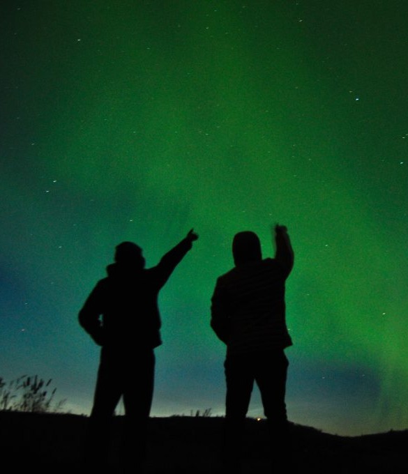 Northern-Lights-and-silhouettes-Iceland-1024x680
