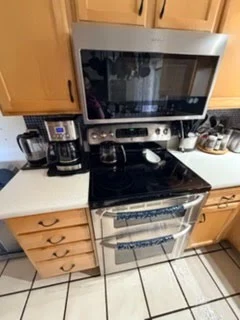Clean kitchen and stovetop in Tucson, AZ — maintained  by Tucson Supreme Clean recurring cleaning service