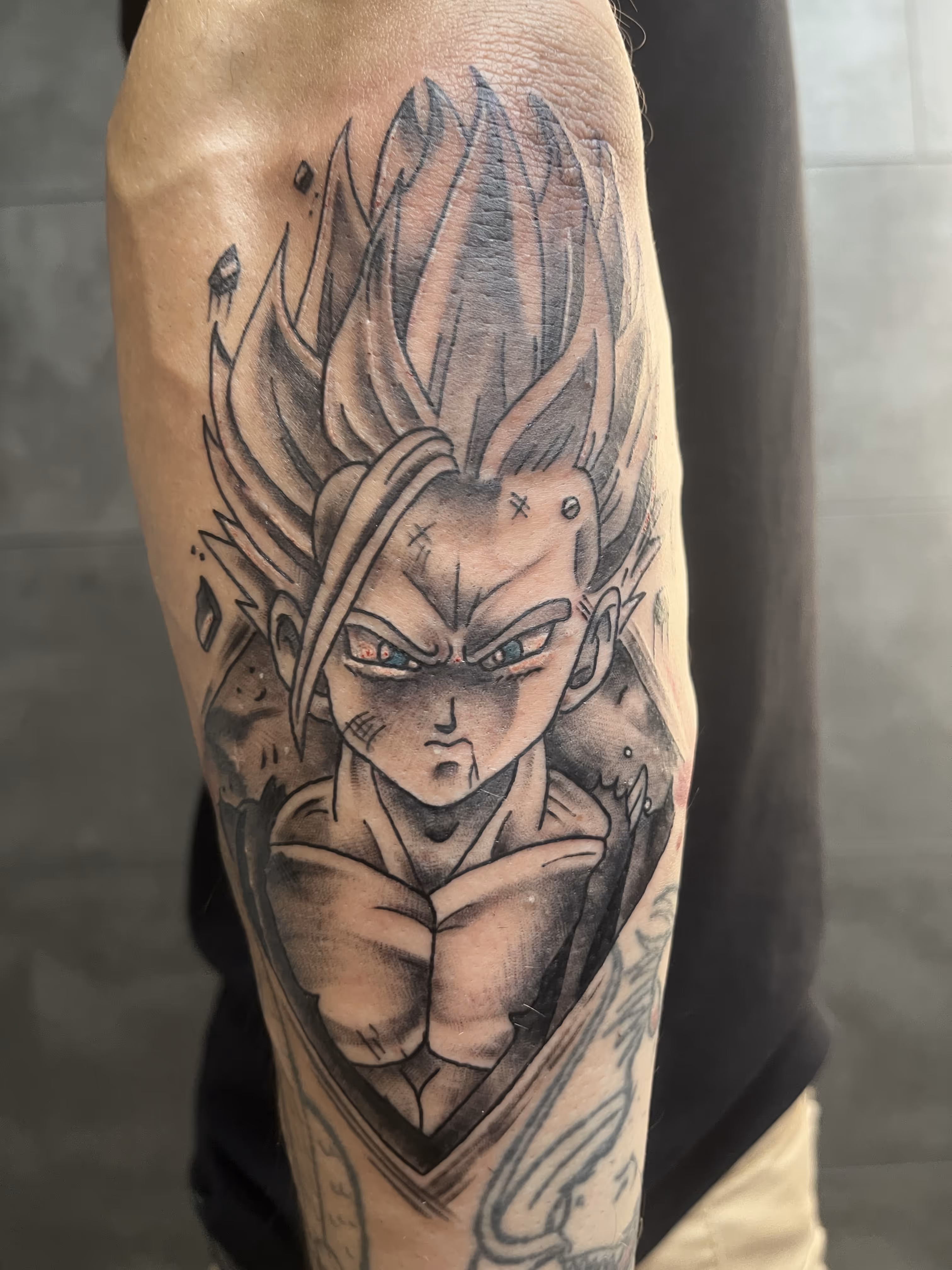 Unterarm-Tattoo mit Anime-Charakter im Tnt-Tattoo Studio in Herford in der Innenstadt
