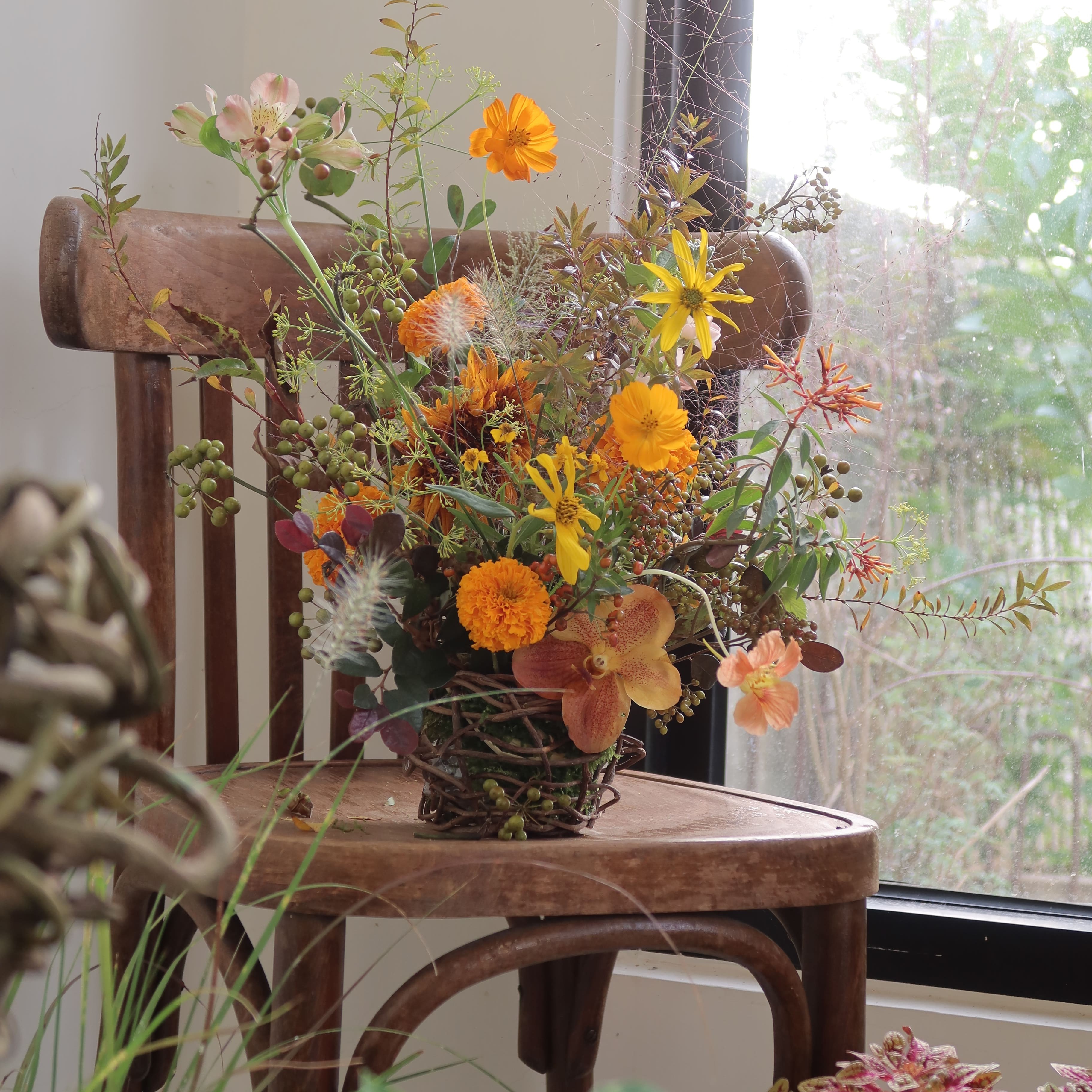 秋季花籃、菊花、暖色系花束