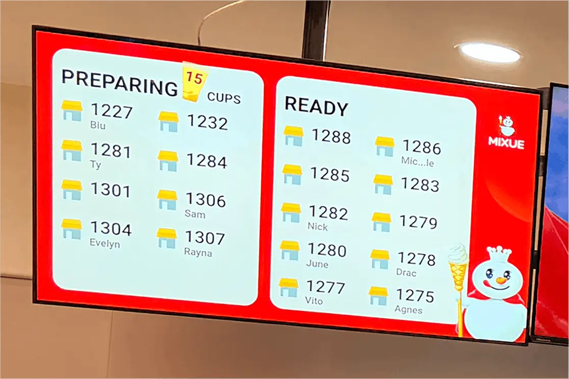 Rugged smart screen at Mixue cafe tracks and shows live drink order updates, ensuring clarity and customer convenience.