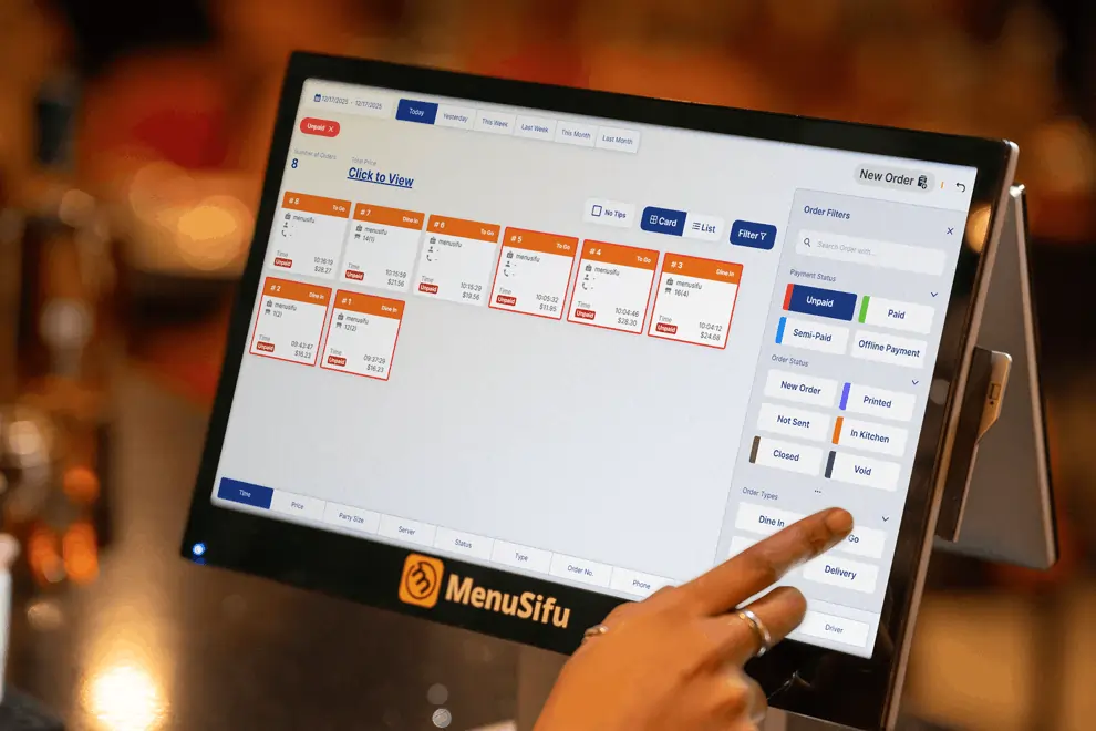 Staff using Menusifu POS interface to track unpaid restaurant orders and manage dine-in, pickup, or delivery options.