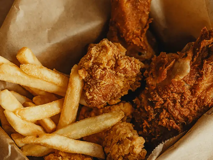 Restaurant serves crispy fried chicken and fries while using Menusifu to deliver digital coupons and boost repeat orders.