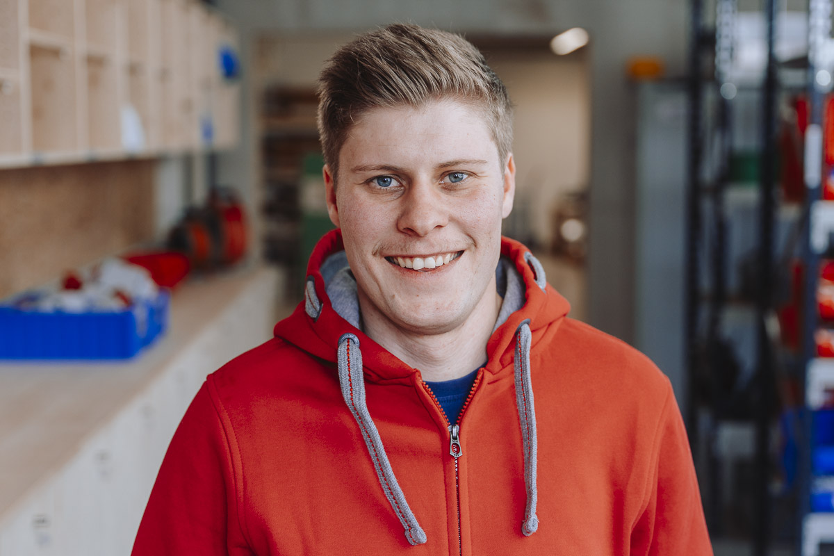 Silvan Feuz, Elektroinstallateur