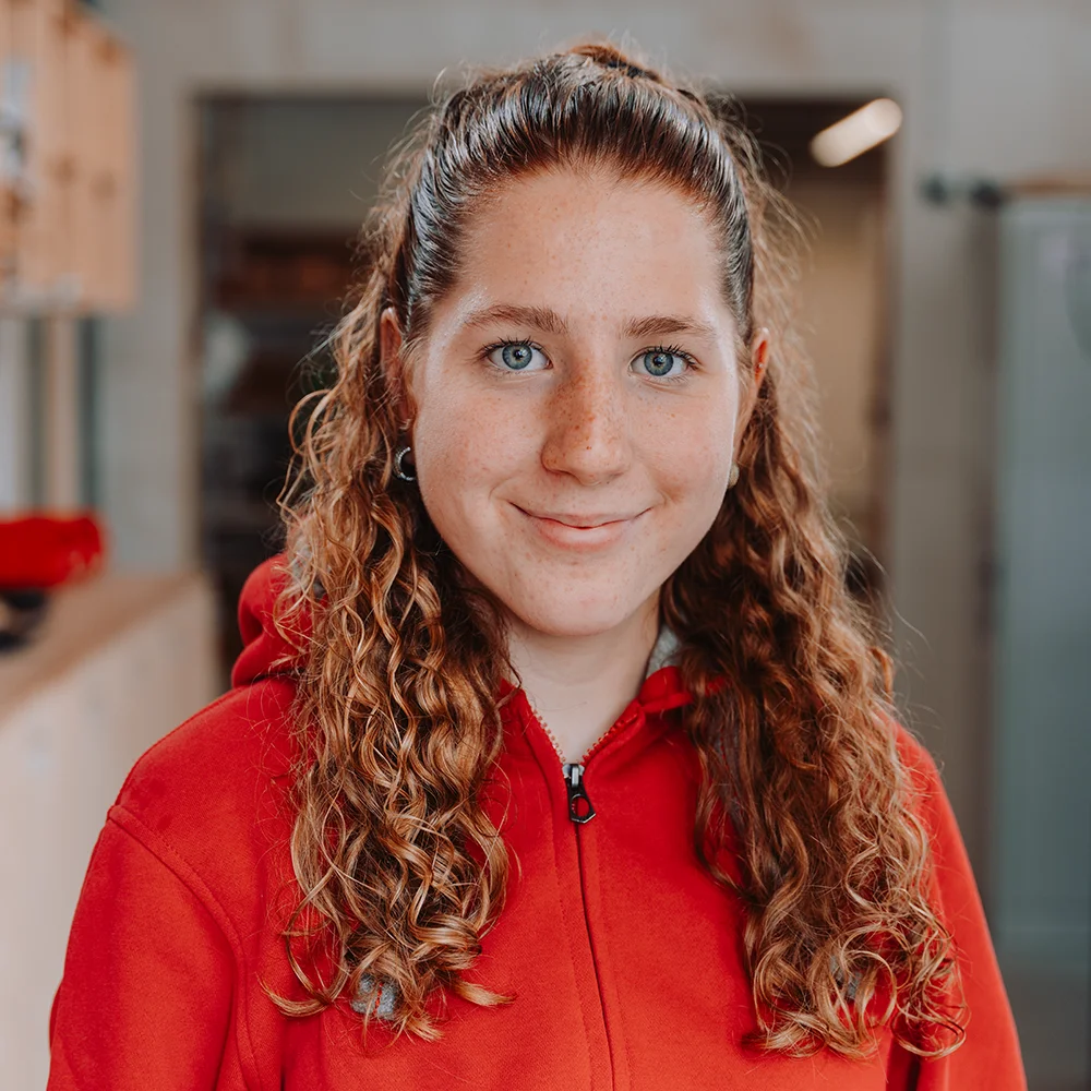 Portrait von Lehrling Alina Kegel Werkstatt der Breu AG