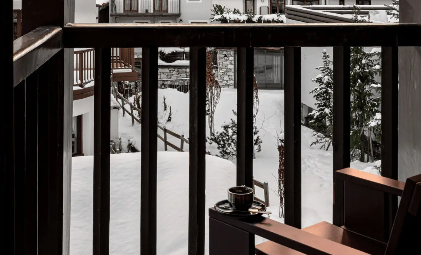 Private balcony with black railings and a snowy mountain view in the Val d'Isère Balcony at Experimental Chalet Val d'Isère