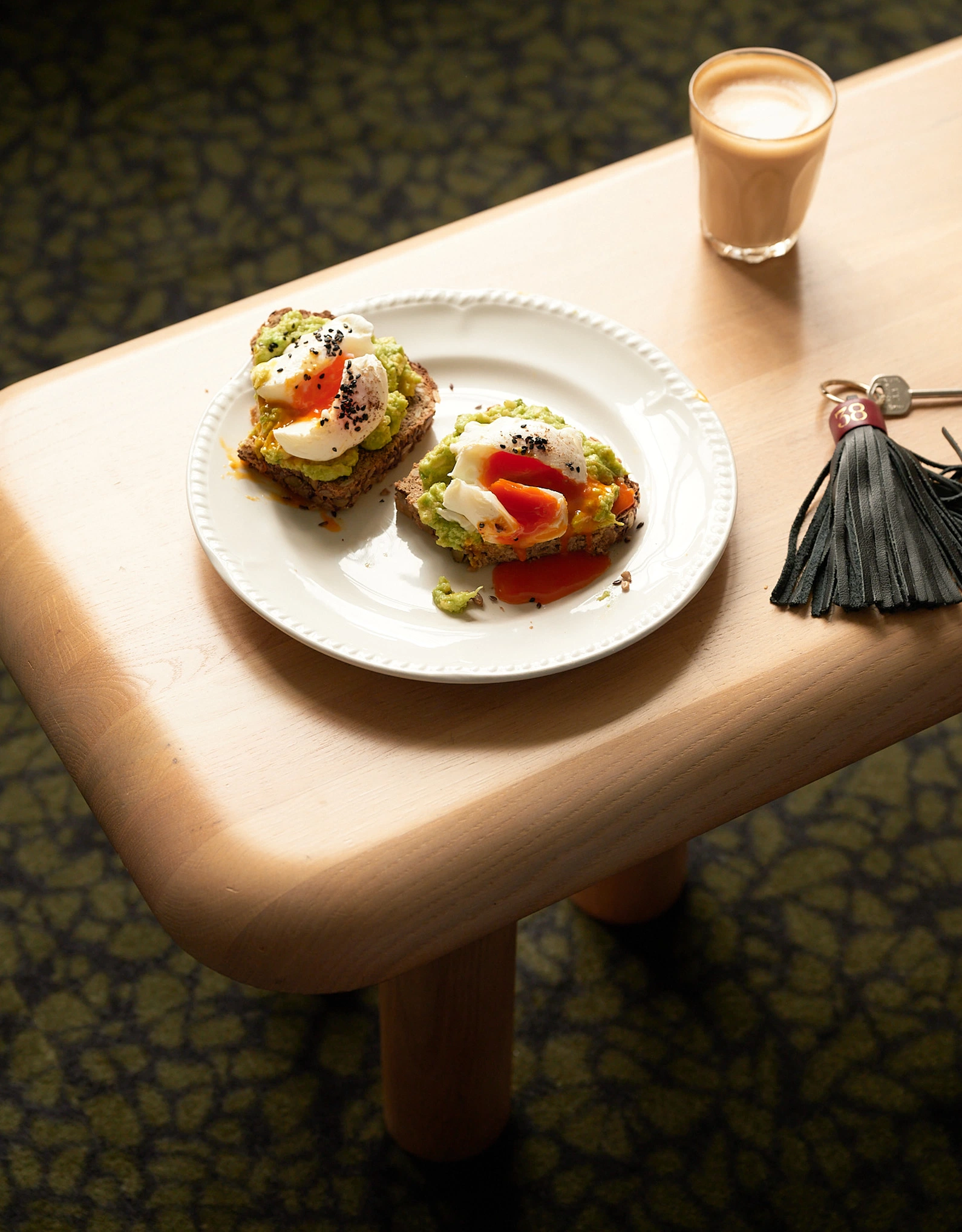 Gourmet plate served in a refined atmosphere, showcasing the carefully curated gastronomy offered by the Experimental Group.