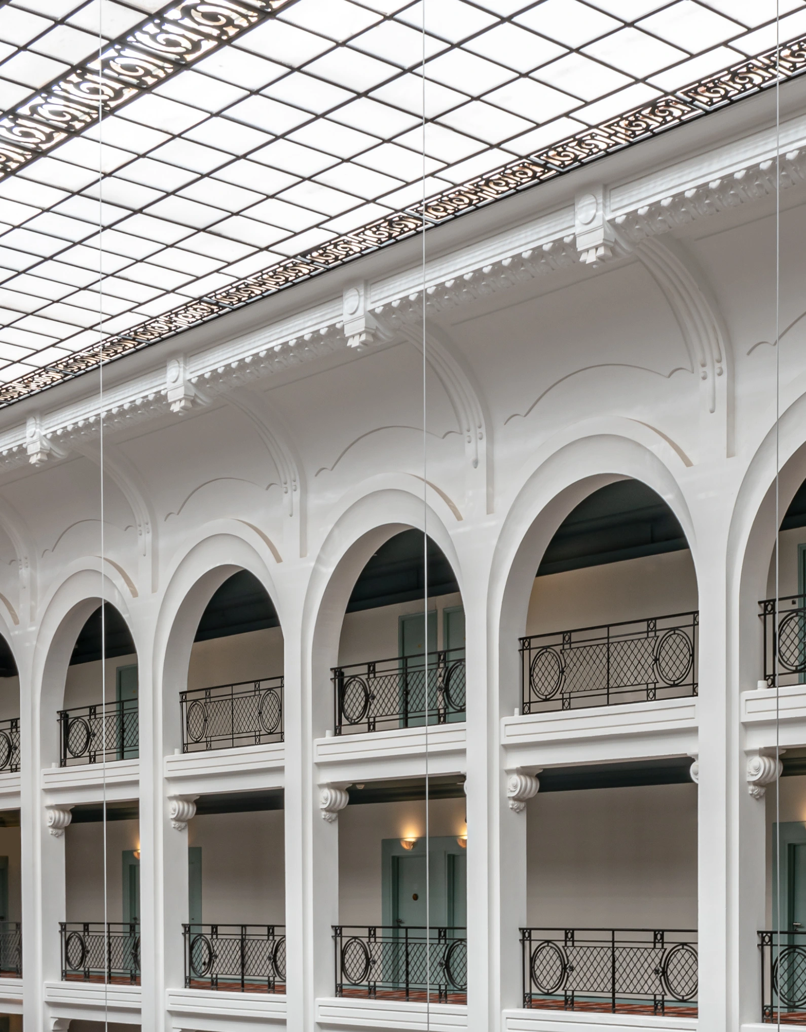 Perspective of the interior architecture with its white arches, a signature of Experimental Group design.