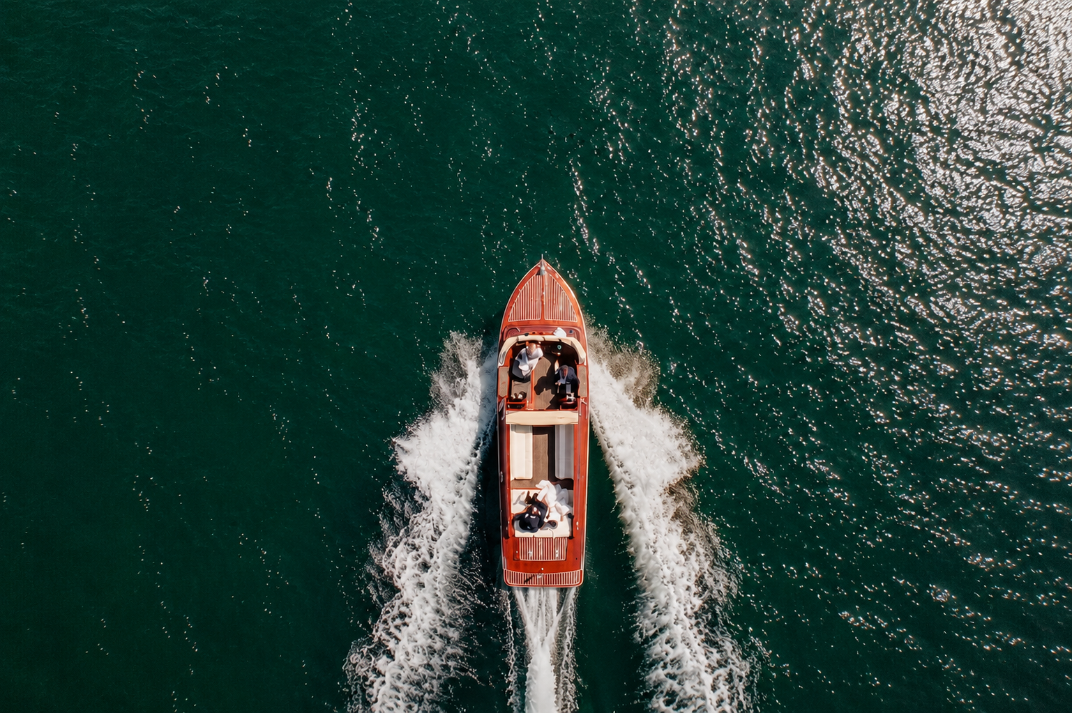 Lake Como boat photoshoot by Denee Motion