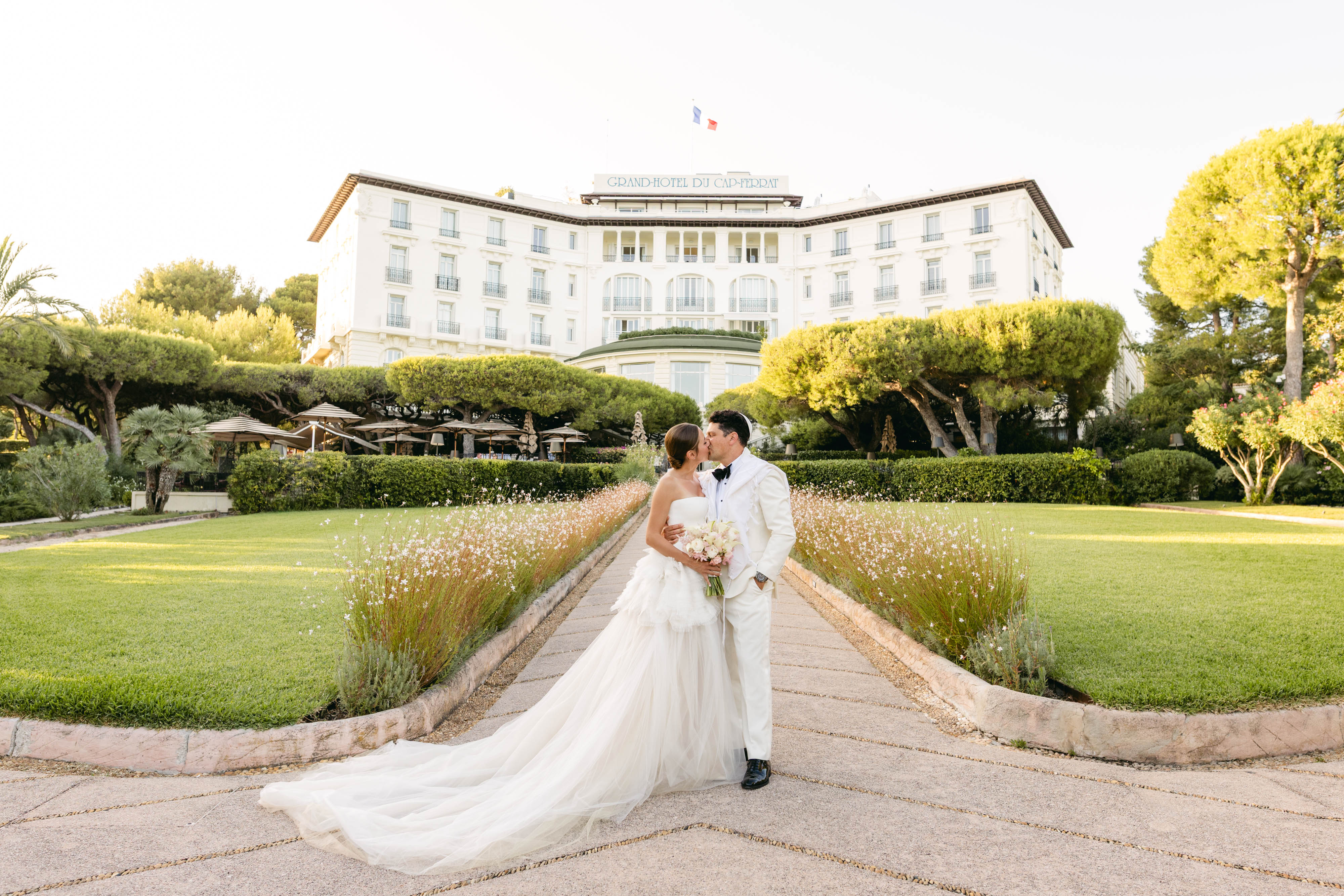Kameron and Albert kissing in the gardens in front of Four Seasons Grand-Hôtel du Cap-Ferrat