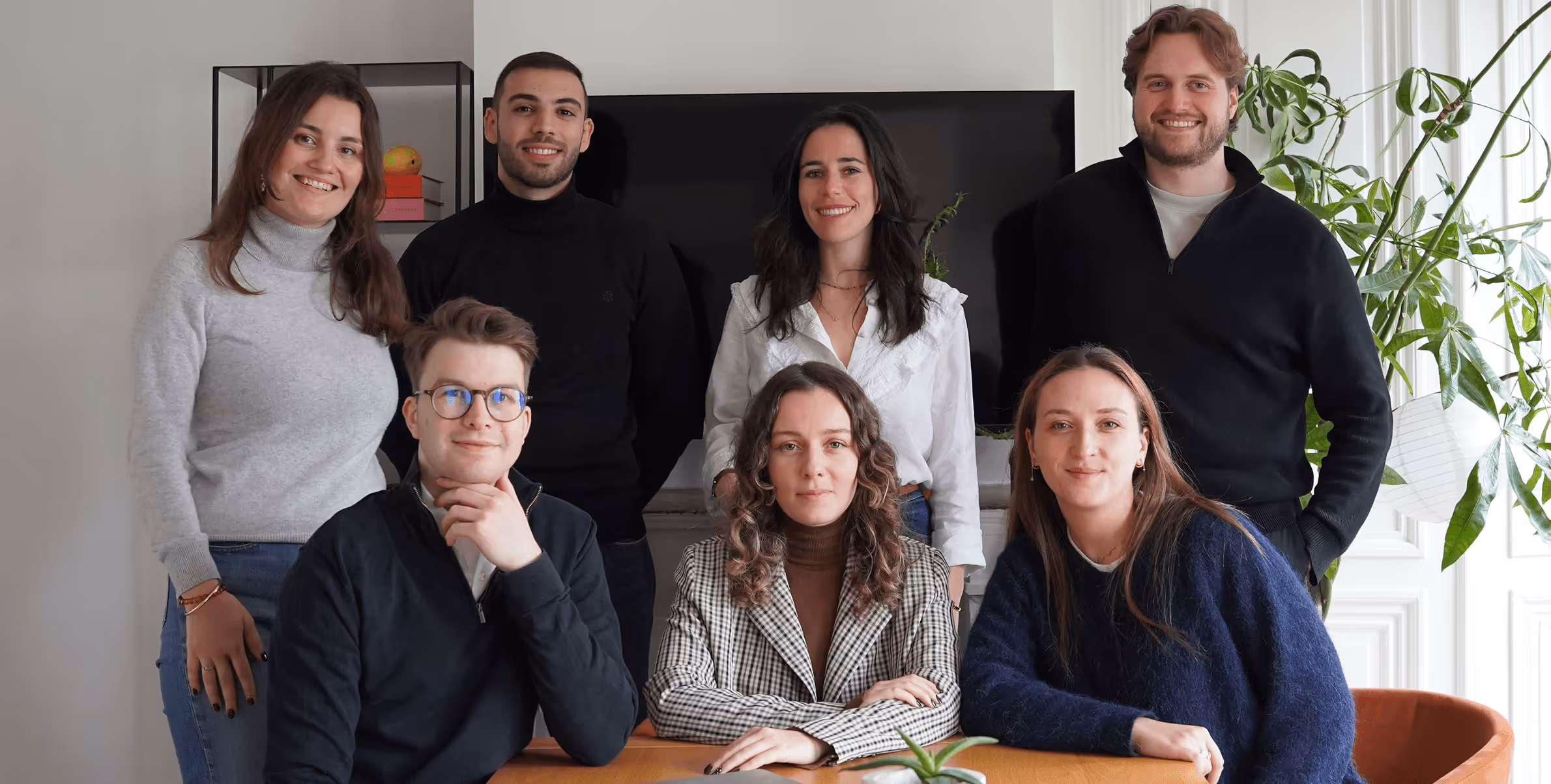 L'équipe d'oversight dans leur bureau