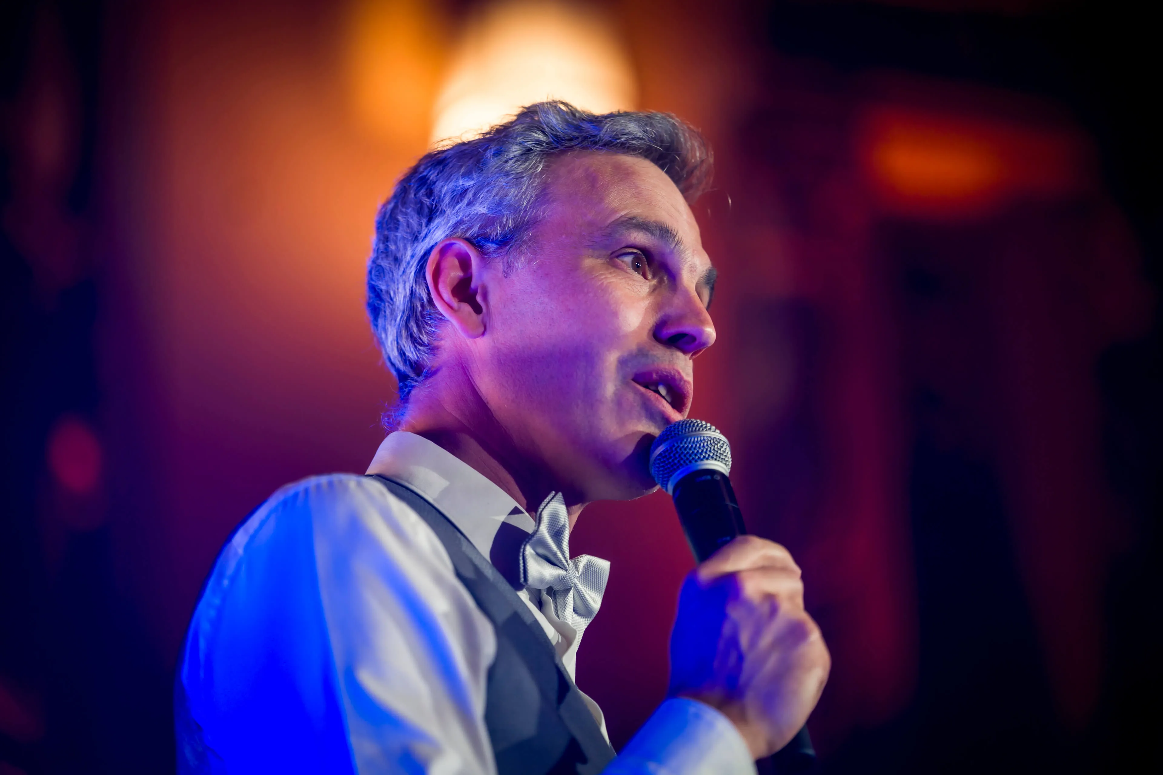 Paul de Fombelle, CEO du groupe Positive, s'exprimant lors d'une soirée événementielle d'entreprise.