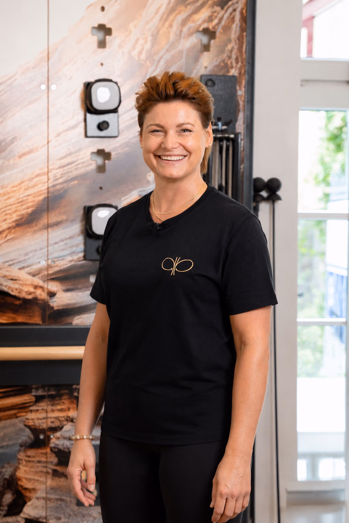 Therapeutische Trainingsanleitung mit Widerstandsband in der Physiotherapie Pfitzner Düsseldorf-Flingern