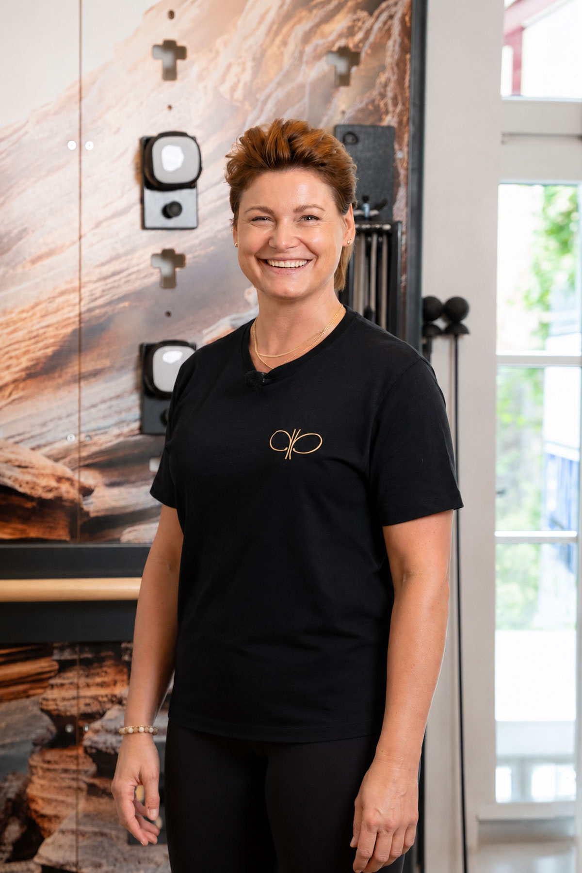 Therapeutische Trainingsanleitung mit Widerstandsband in der Physiotherapie Pfitzner Düsseldorf-Flingern