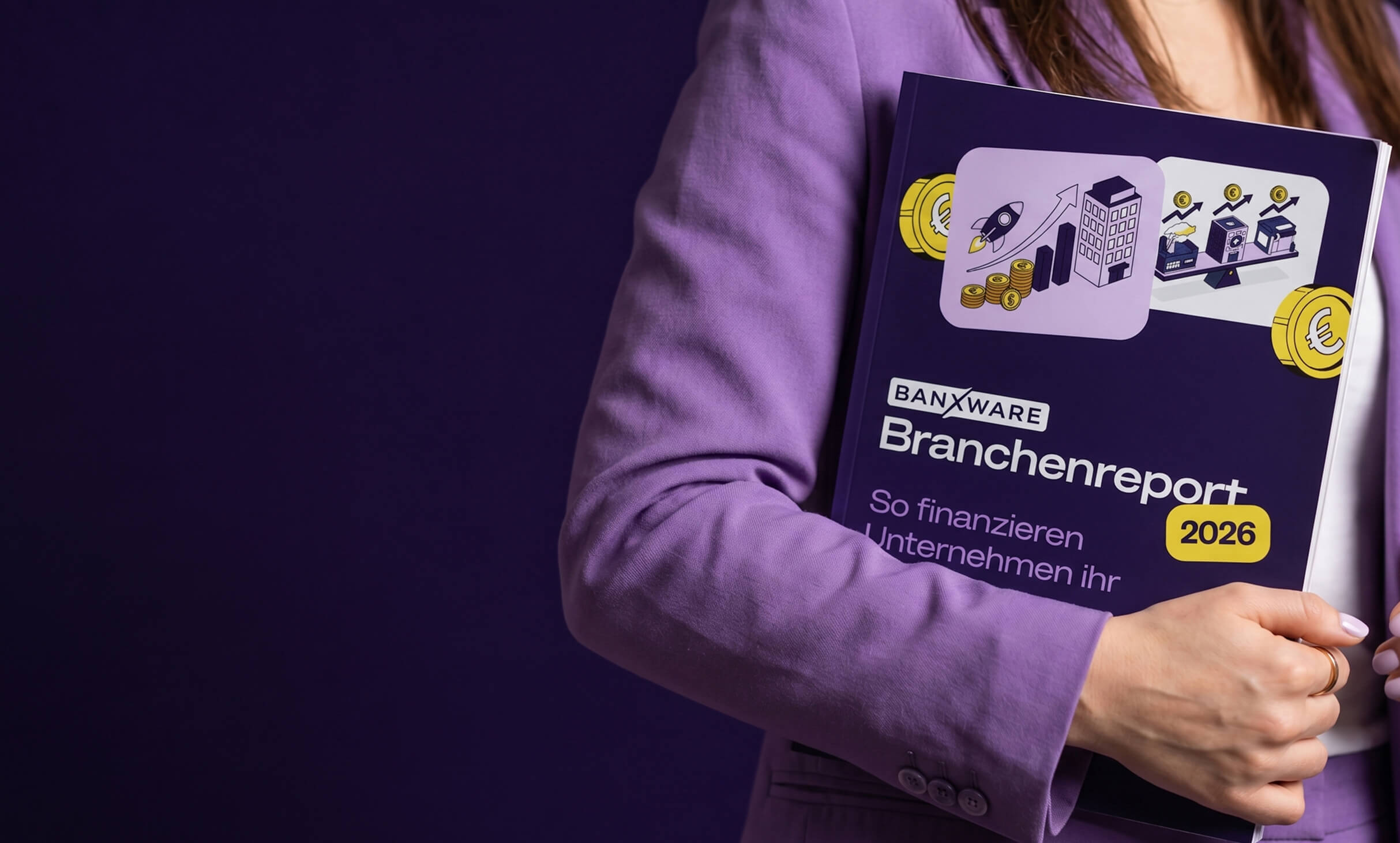 Frau hält den Banxware Branchenreport 2026 in den Händen