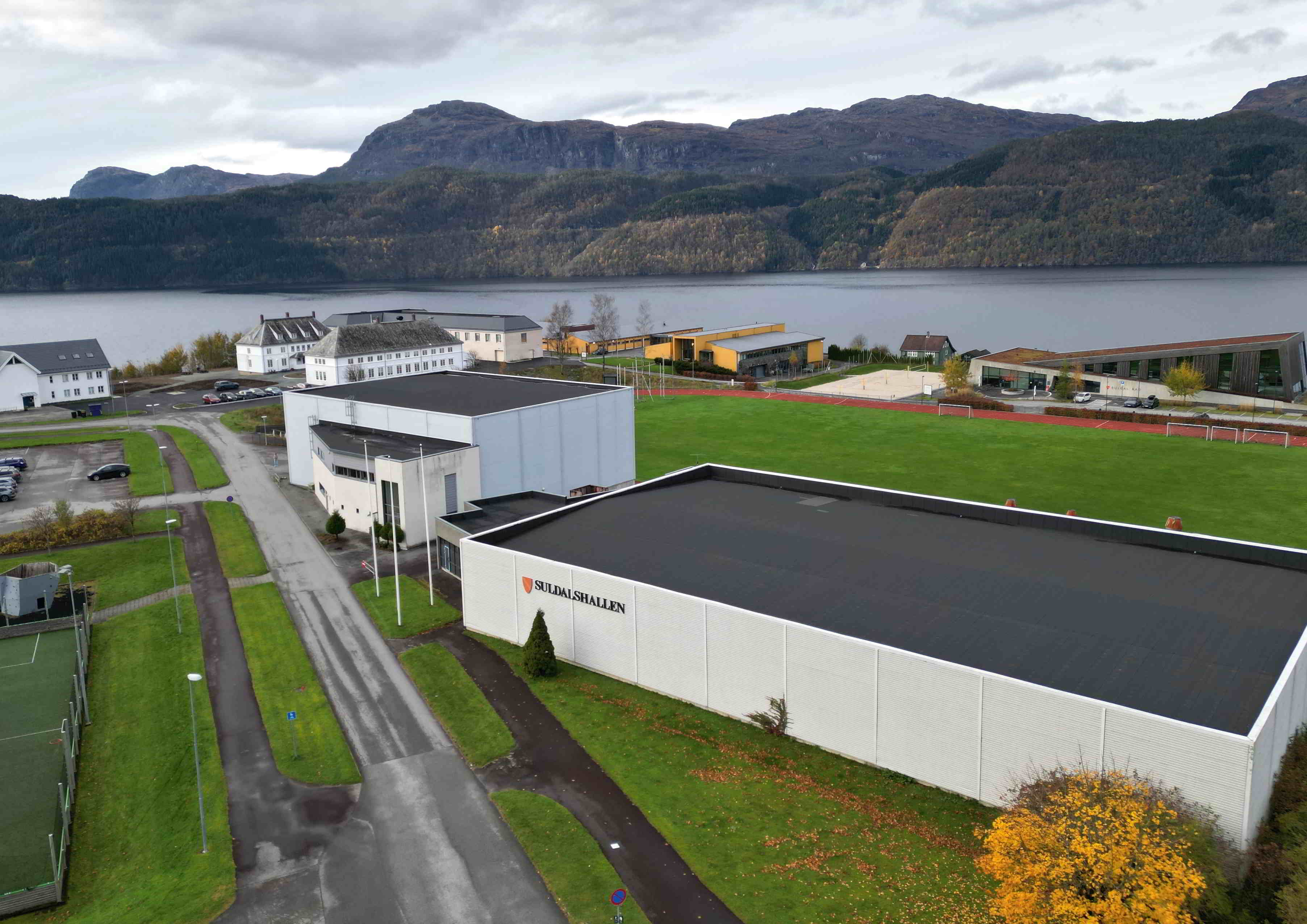 Suldalshallen i område av Eide