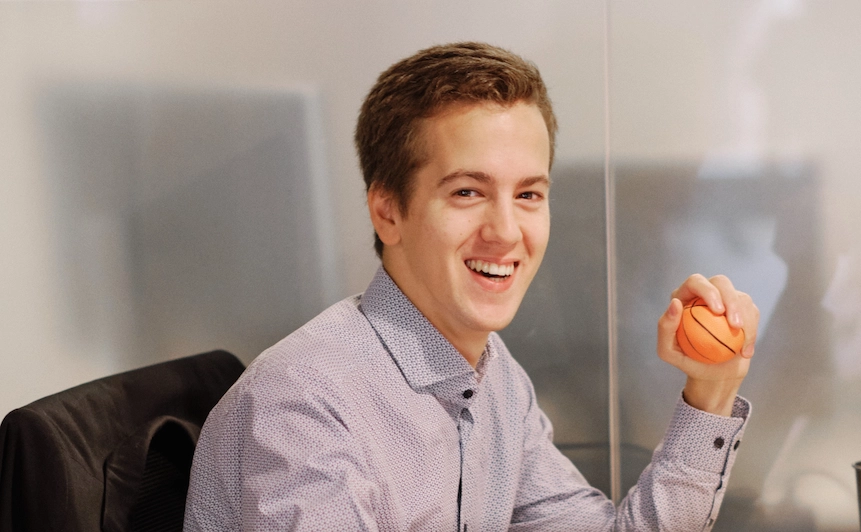 A Mercio collaborator smiles as he looks at the photographer