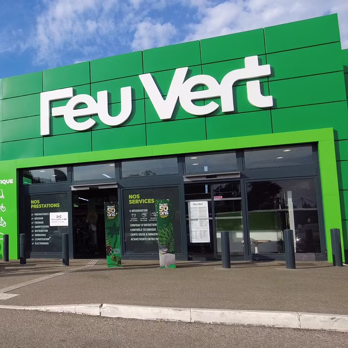 Photo de la devanture du magasin Feu Vert