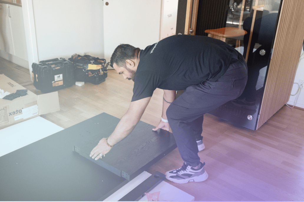 image of friendly interaction at the reception desk (for a veterinary clinic)