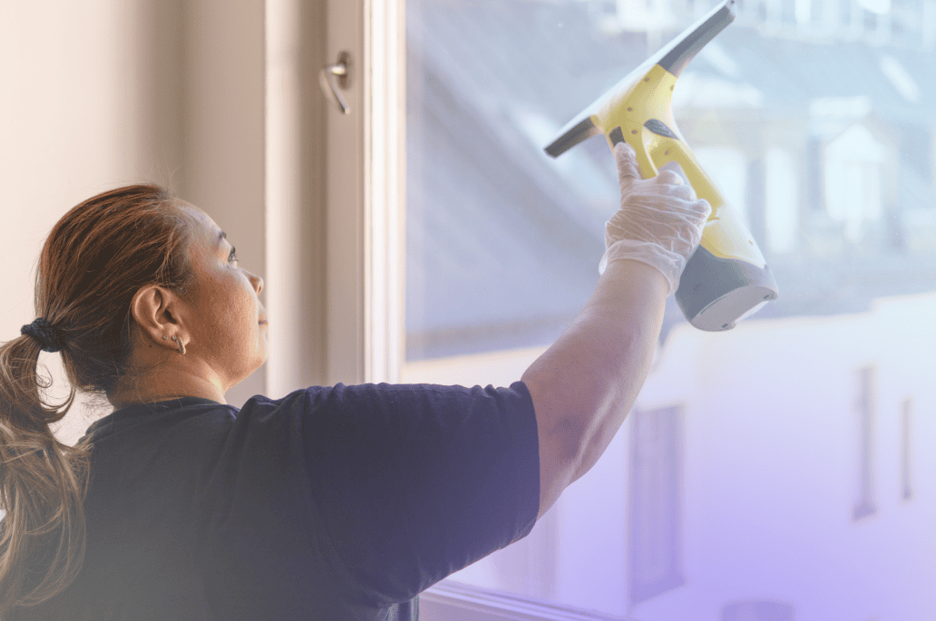 image of friendly interaction at the reception desk (for a veterinary clinic)