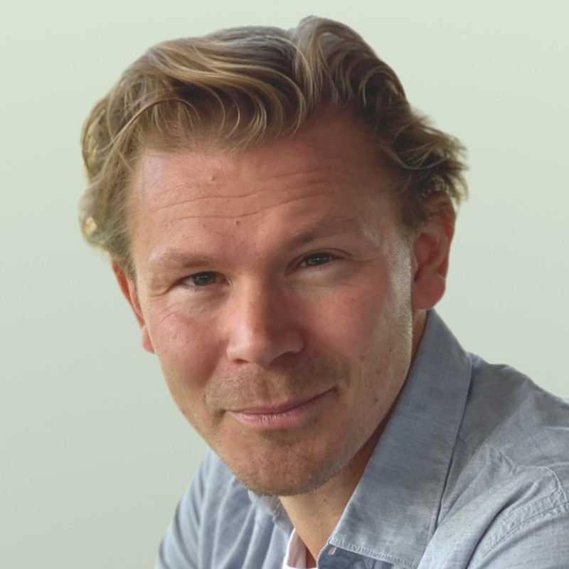 [headshot] image of customer (for an author & writer)