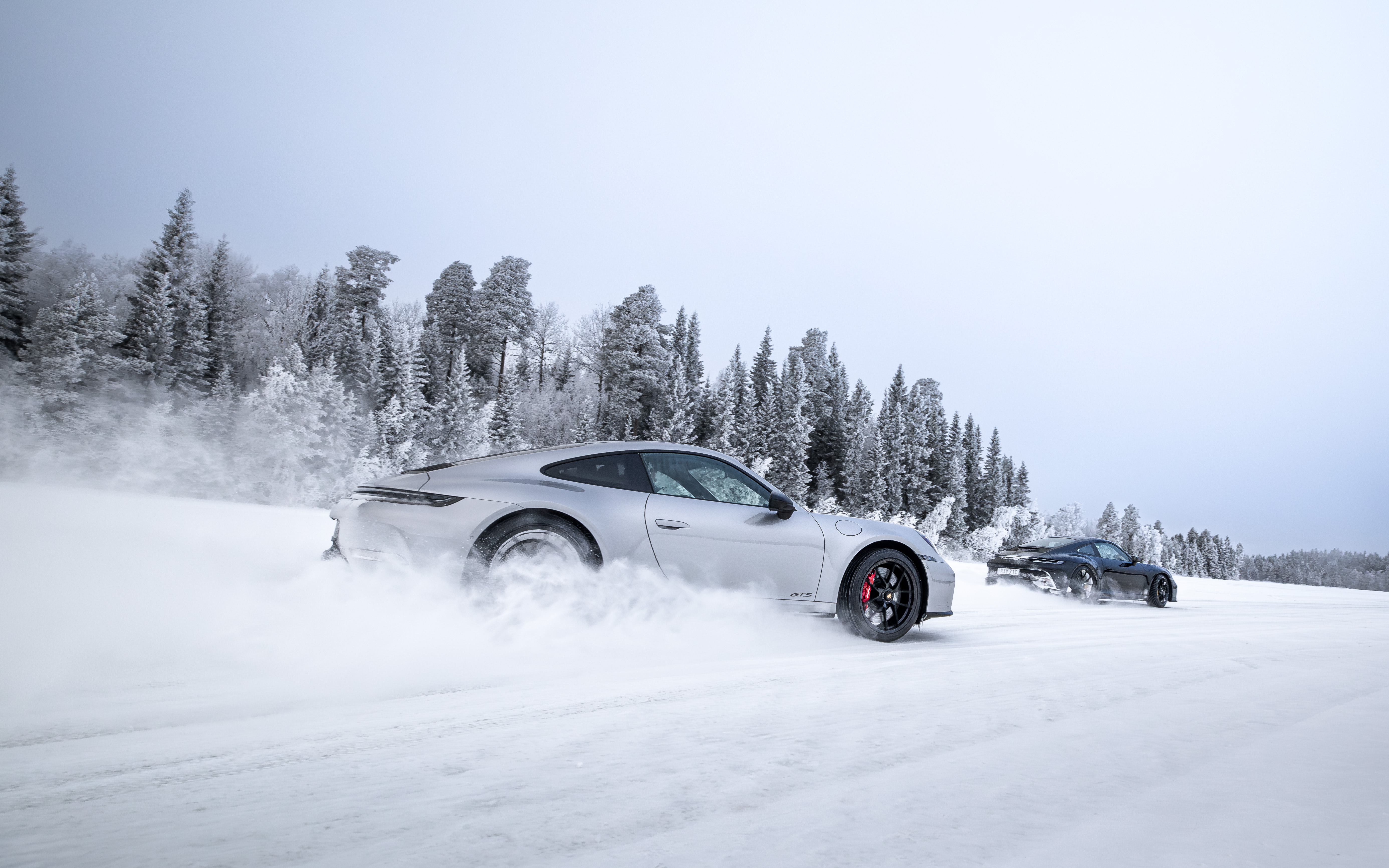 Porsche Taycan på isbanan