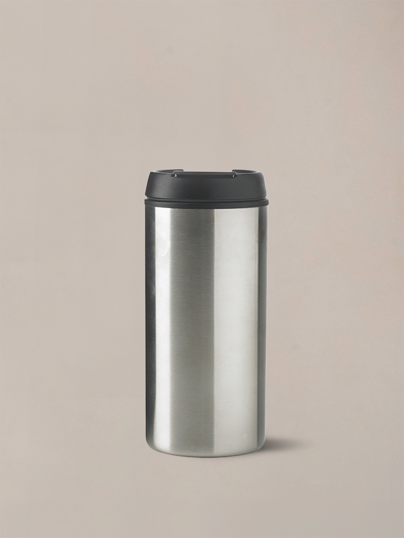 Keeping your drinks at the perfect temperature, this sleek tumbler is a simple everyday essential.