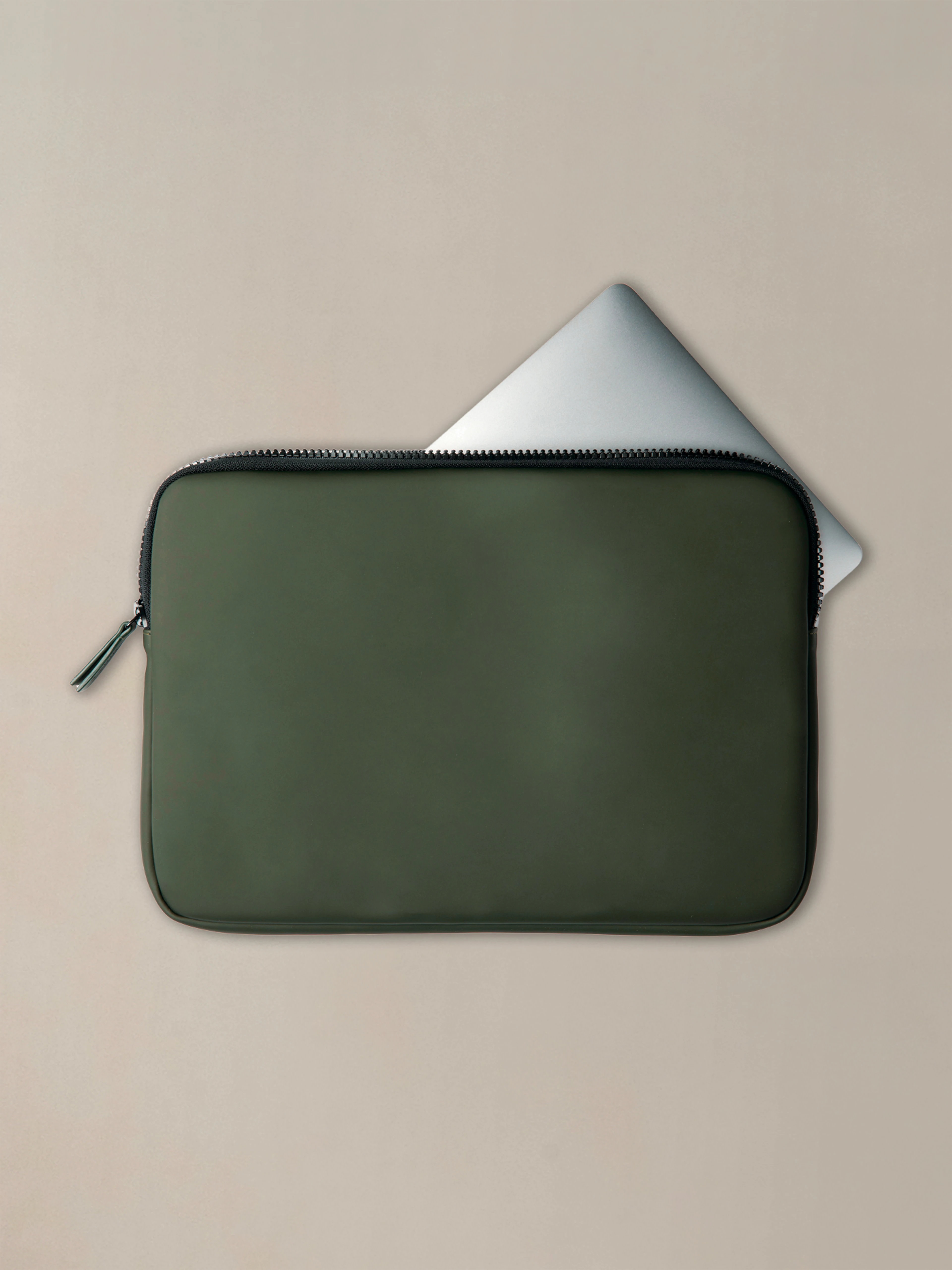 A minimalist laptop sleeve that keeps your device safe and dry. Fits most laptops up to 14".