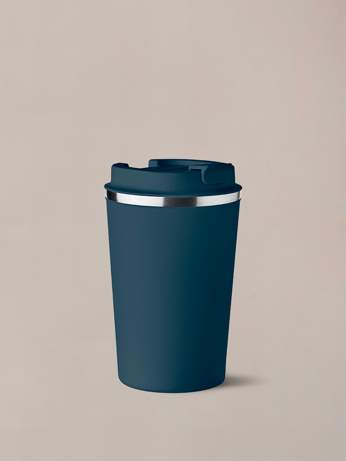 With its sleek, inviting design, this cup keeps your coffee ready whenever you need it.
