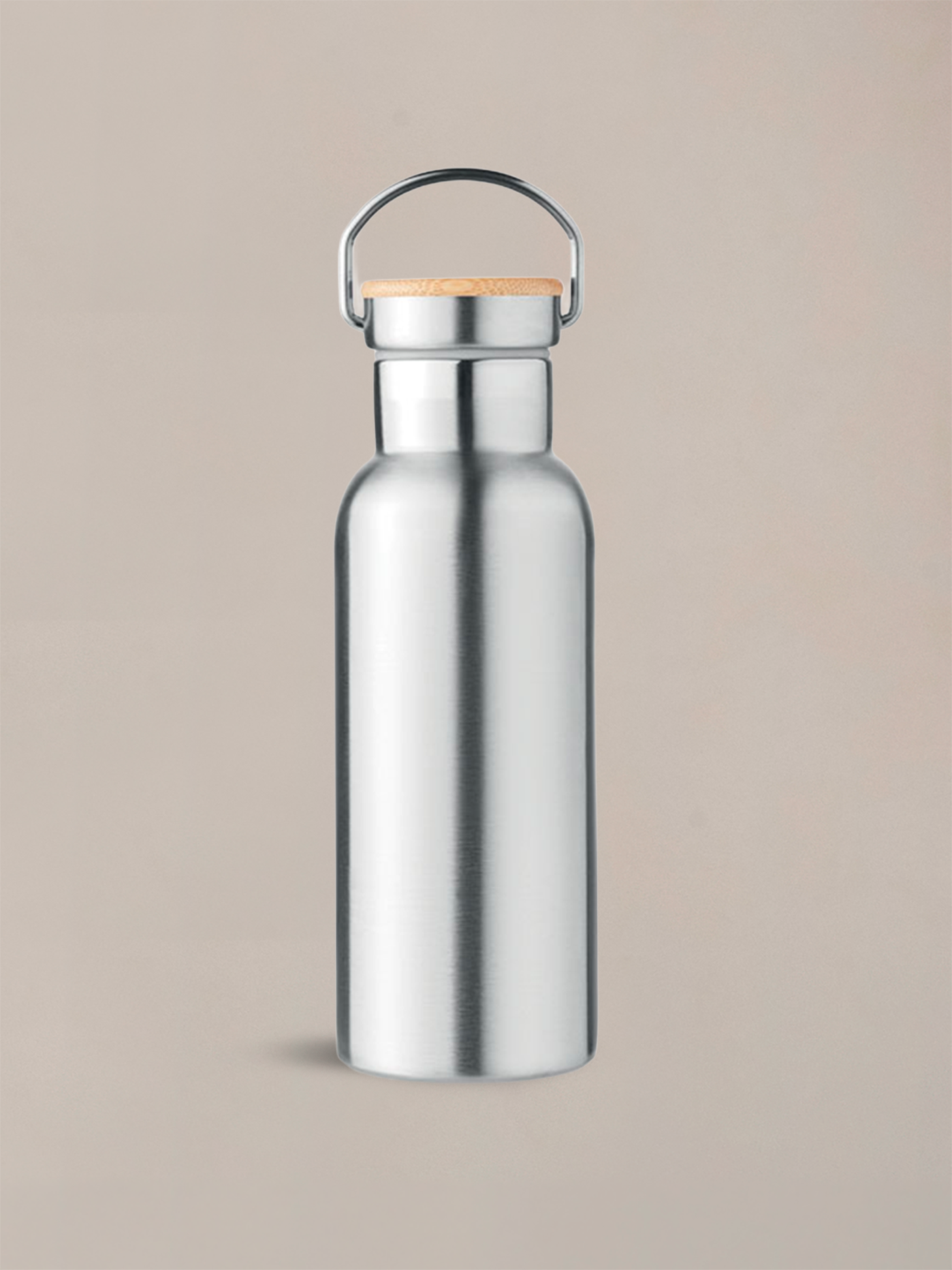 Made from recycled stainless steel and topped with a bamboo lid, this everyday essential keeps your drinks hot or cold for hours.