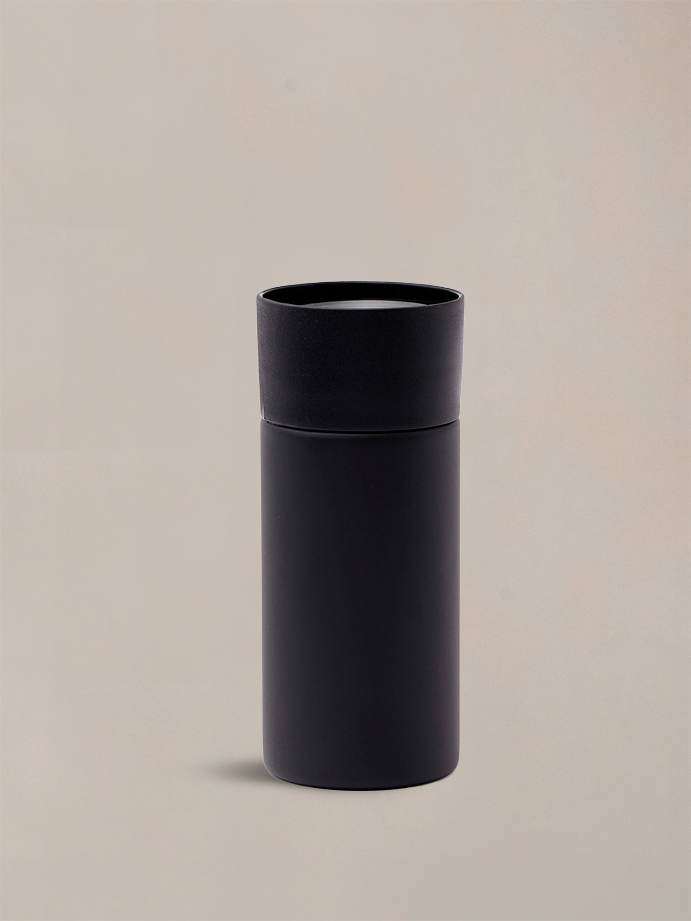 A sleek yet practical tumbler designed for life on the move, with easy one-hand opening and reliable temperature control.