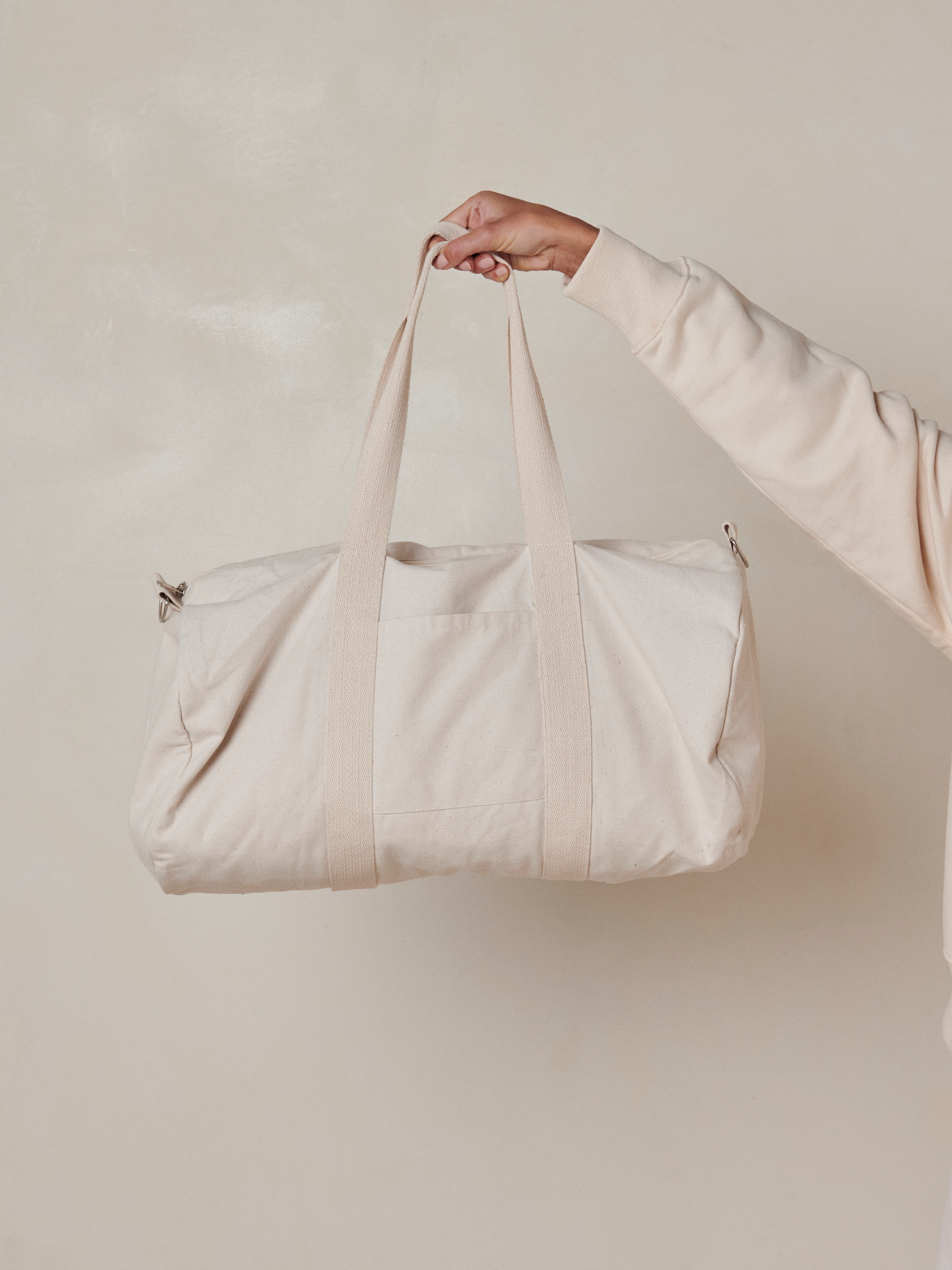 Built for weekend escapes, this durable duffle bag combines practicality with a clean, functional design and plenty of room inside.