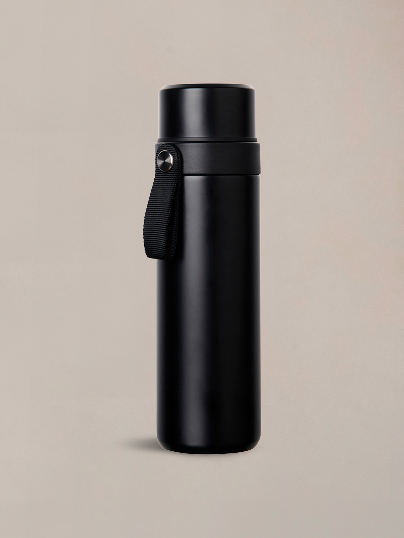 A modern vacuum bottle designed for shared moments, combining clean design with thoughtful, multifunctional details.